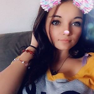 Meet your Posher, Devanie